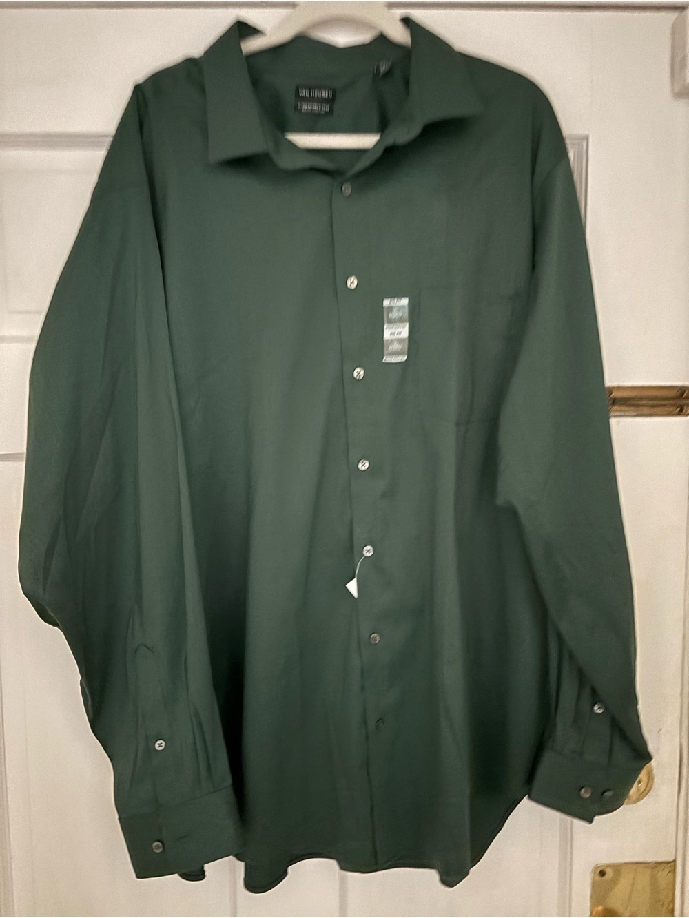 Van Heusen Men's lightweight collared Shirt Ultra Wrinkle Free
19/36-37